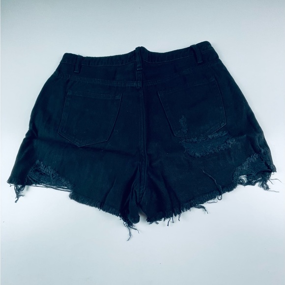 EXTREME RIP HEM HIGH WAIST SHORTS
BLACK - Picture 3 of 4